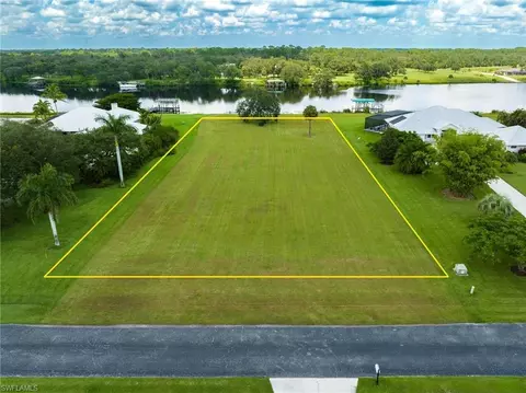5286 River Blossom Ln, Fort Denaud, FL 33935