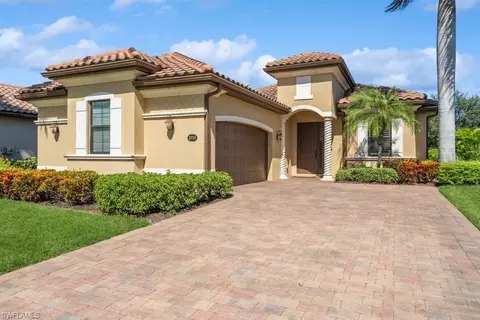 3050 Aviamar Cir, Naples, FL 34114