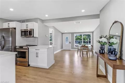 1220 Embassy Ln, Naples, FL 34104