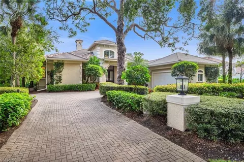 999 Barcarmil Way, Naples, FL 34110