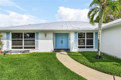 9580 Summer Pl, Naples, FL 34109 photo 4