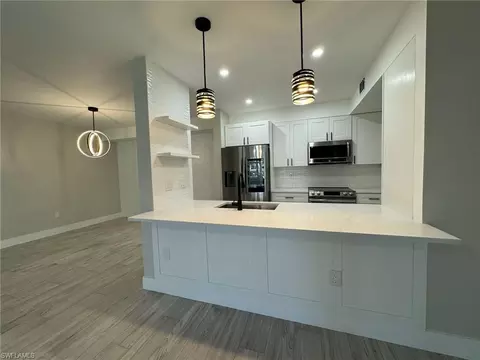 5802 Glencove Dr #304, Naples, FL 34108
