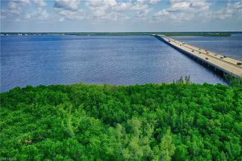 26082 Shore Dr, Punta Gorda, FL 33950