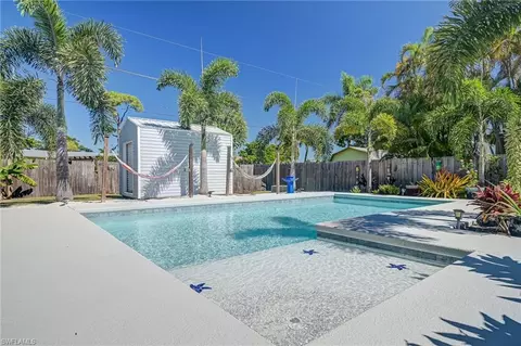 709 99th Ave N, Naples, FL 34108