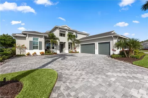8933 Redonda Dr, Naples, FL 34114