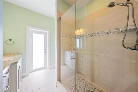 Bath - 216 Goodland Dr E, Goodland, FL 34140 photo 4 of 5