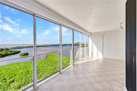 60 Seagate Dr #703, Naples, FL 34103 photo 8