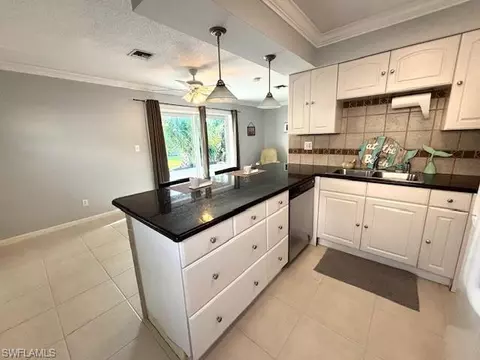 Kitchen - 655 106th Ave N, Naples, FL 34108 photo 4 of 6
