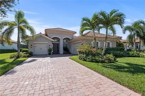 12439 Wisteria Dr, Naples, FL 34120
