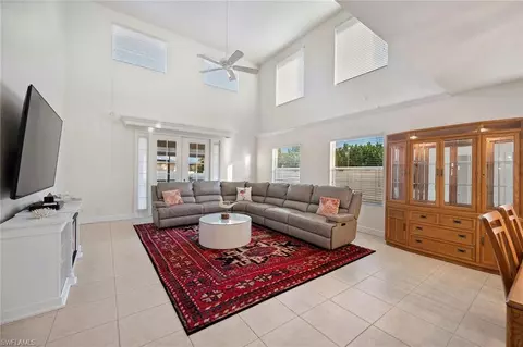 10082 Vanderbilt Dr, Naples, FL 34108 photo 7