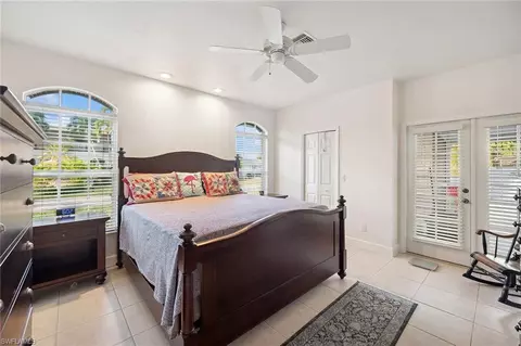 10082 Vanderbilt Dr, Naples, FL 34108 photo 18