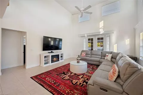 10082 Vanderbilt Dr, Naples, FL 34108 photo 6