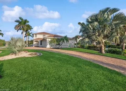 10082 Vanderbilt Dr, Naples, FL 34108 photo 2