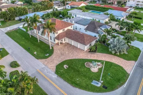 10082 Vanderbilt Dr, Naples, FL 34108 photo 40