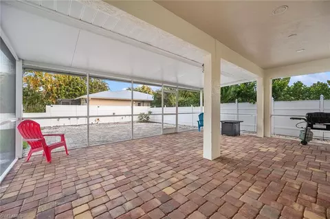 10082 Vanderbilt Dr, Naples, FL 34108 photo 30