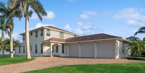 10082 Vanderbilt Dr, Naples, FL 34108 photo 1