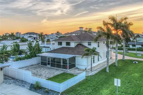 10082 Vanderbilt Dr, Naples, FL 34108 photo 38