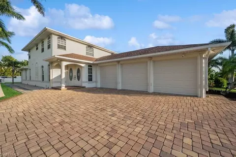 10082 Vanderbilt Dr, Naples, FL 34108 photo 3