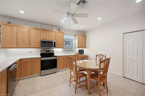 10082 Vanderbilt Dr, Naples, FL 34108 photo 11