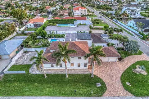 10082 Vanderbilt Dr, Naples, FL 34108 photo 4