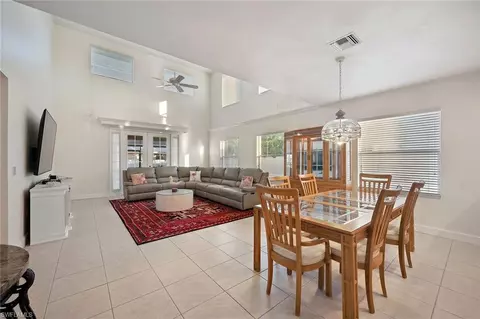 10082 Vanderbilt Dr, Naples, FL 34108 photo 15