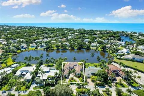 605 Palm Cir E, Naples, FL 34102 photo 37