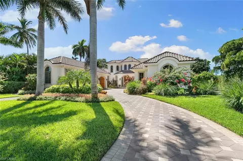 605 Palm Cir E, Naples, FL 34102 photo 2