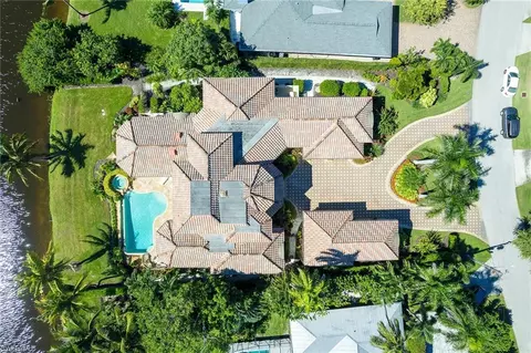 605 Palm Cir E, Naples, FL 34102 photo 42