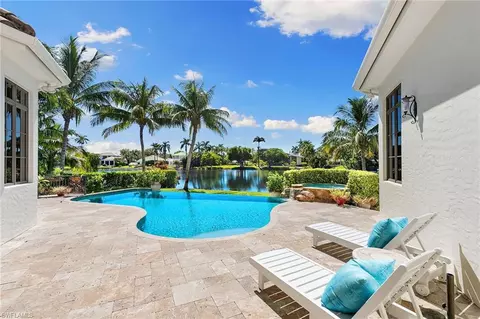 605 Palm Cir E, Naples, FL 34102 photo 8