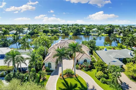 605 Palm Cir E, Naples, FL 34102 photo 36