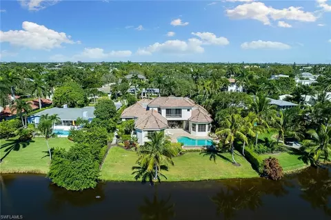 605 Palm Cir E, Naples, FL 34102 photo 39