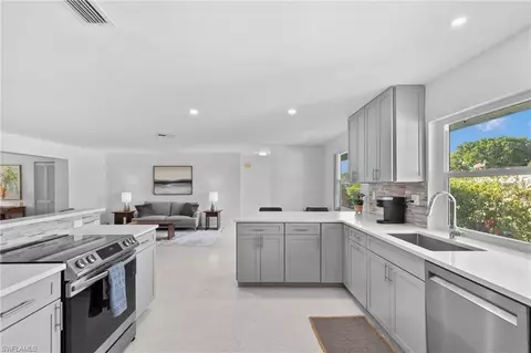 84 9th St, Bonita Springs, FL 34134