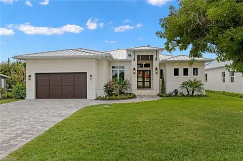 844 101st Ave N, Naples, FL 34108