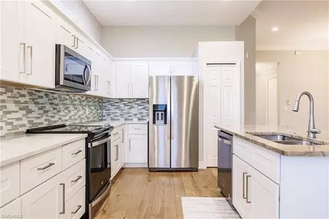 389 Harvard Ct, Naples, FL 34104 photo 13