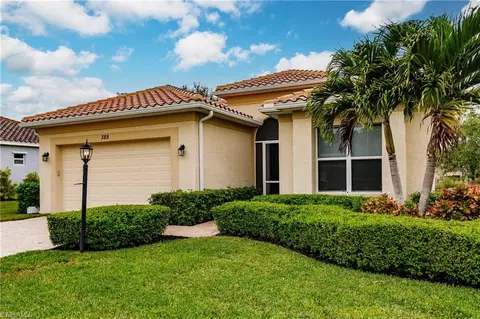 389 Harvard Ct, Naples, FL 34104 photo 3
