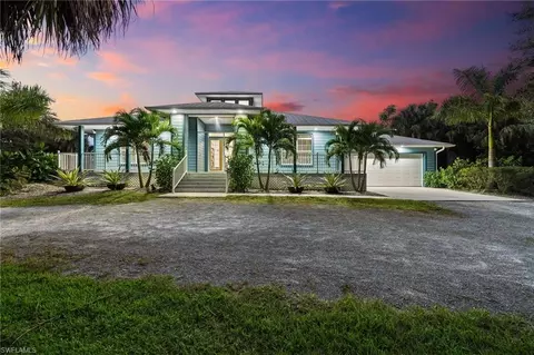 911 Mingo Dr, Naples, FL 34120