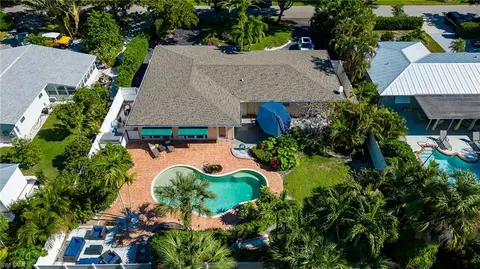 1274 Pine Ct, Naples, FL 34102
