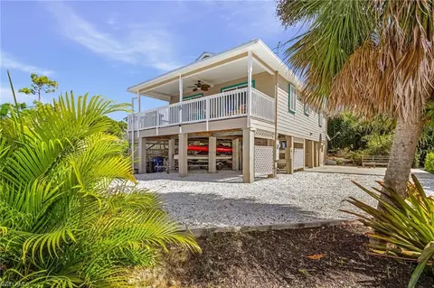 7447 Florence Dr, Bokeelia, FL 33922