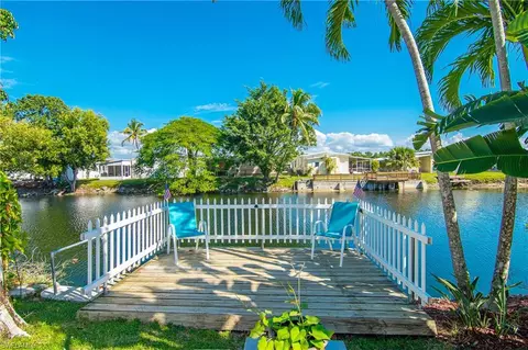 881 Cape Haze Ln, Naples, FL 34104