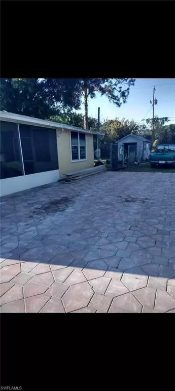10961 Pioneer Rd, North Fort Myers, FL 33917