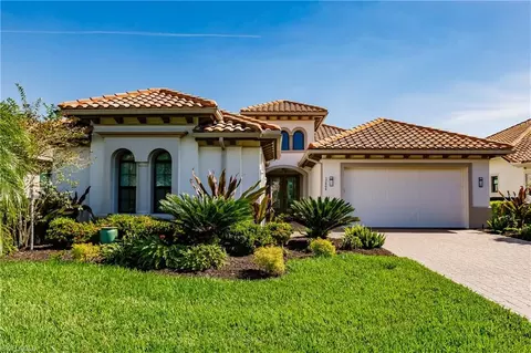 12404 Wisteria Dr, Naples, FL 34120