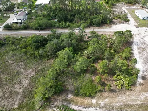 2608 32nd St SW, Lehigh Acres, FL 33976
