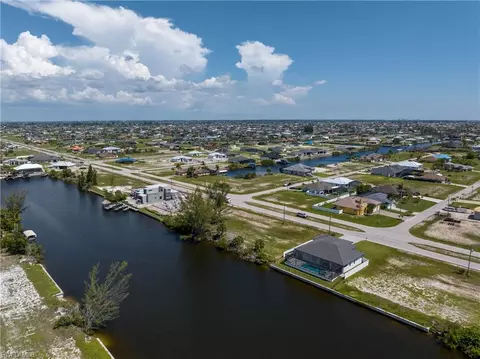 4119 Gulfstream Pkwy, Cape Coral, FL 33993