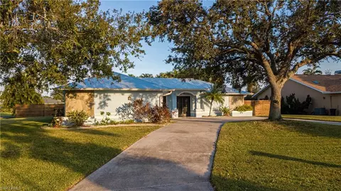 5749 Inverness Cir, North Fort Myers, FL 33903