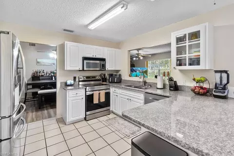4504 Ida Ct, Labelle, FL 33935 photo 9