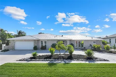 318 Grapewood Ct, Marco Island, FL 34145