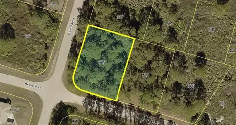 953 Maddock St E, Lehigh Acres, FL 33974