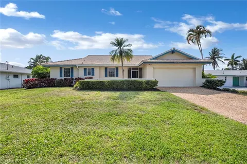 1700 Sandpiper St, Naples, FL 34102
