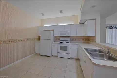 Kitchen - 331 Dover Pl #G-103, Naples, FL 34104 photo 4 of 4