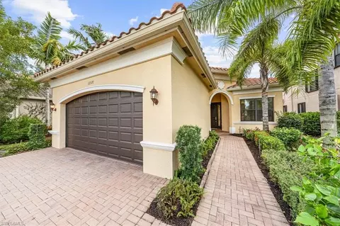 13576 Mandarin Cir, Naples, FL 34109